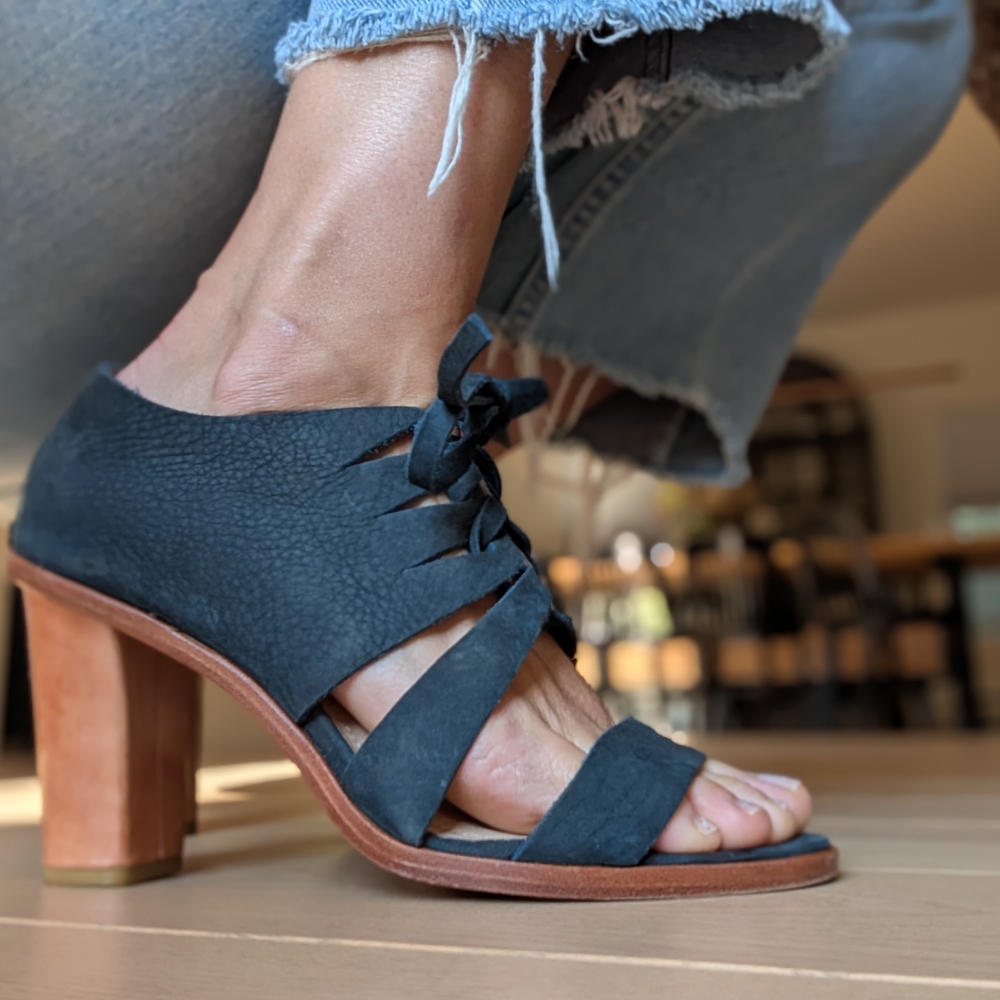 FRYE AND CO. Blue and Brown Heeled Leather Sandals